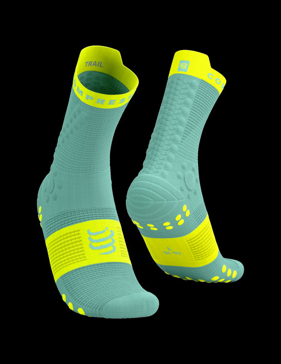 Chaussettes Compressport Pro Racing Socks v4.0 Trail  Vert pastel
