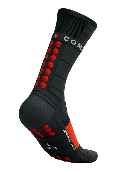 Chaussettes hiver mérino Compressport Pro Racing Socks Winter Run noir et rouge