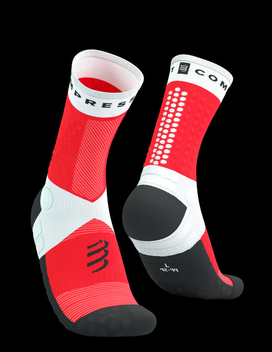 Chaussettes Compressport Ultra-trail Socks hautes NOIR blanches et corail fluo